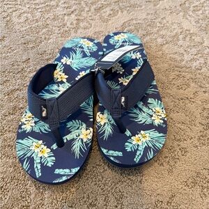 Vineyard Vines Navy Floral Flip Flops